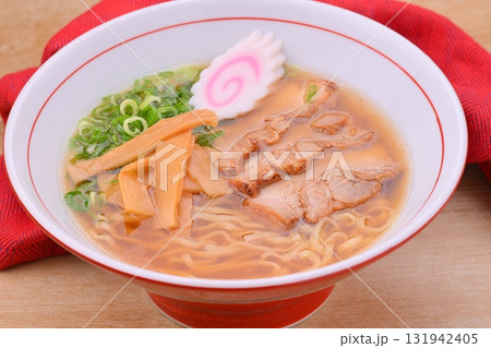 醤油ラーメン、しょうゆ拉麺、中華蕎麦、佐野ラーメン風トッピング。 醤油ラーメン、しょうゆ拉麺、中華蕎麦、佐野ラーメン風トッピング。 131942405
