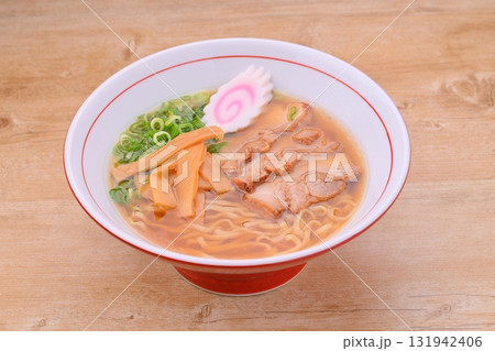 醤油ラーメン、しょうゆ拉麺、中華蕎麦、佐野ラーメン風トッピング。 131942406