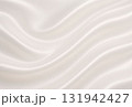 白色の光沢感のある布地の背景素材 白色の光沢感のある布地の背景素材 131942427