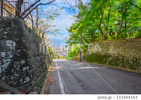 坂道の向こう側に見える街【長野市】 131944163