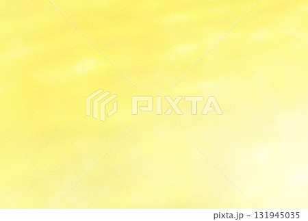 淡い金色に輝くやわらかな光のゆらめき模様の背景画像a 淡い金色に輝くやわらかな光のゆらめき模様の背景画像a 131945035