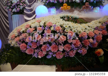 お洒落な花祭壇 お洒落な花祭壇 131945359