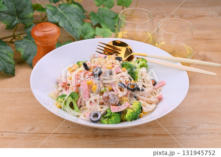 デパ地下風お惣菜に。れんこん、レンコン、蓮根とハムのマヨネーズサラダ、根菜マヨサラダ。 131945752
