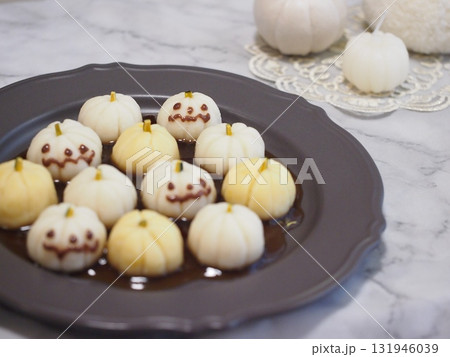 ハロウィンイメージ　パーティー　スイーツ 131946039