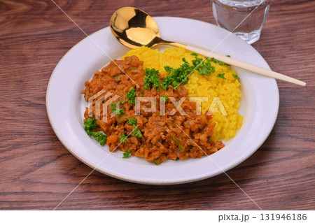手作りのドライカレー牛豚挽肉とタマネギ・ピーマン（ターメリックライス） 131946186