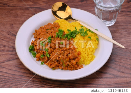 手作りのドライカレー牛豚挽肉とタマネギ・ピーマン（ターメリックライス） 131946188