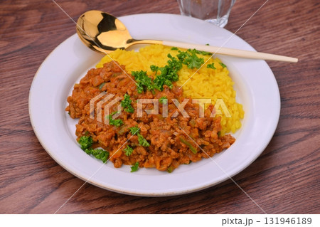 手作りのドライカレー牛豚挽肉とタマネギ・ピーマン(ターメリックライス) 手作りのドライカレー牛豚挽肉とタマネギ・ピーマン(ターメリックライス) 131946189