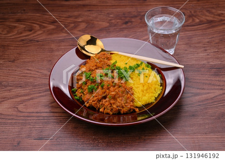 手作りのドライカレー牛豚挽肉とタマネギ・ピーマン（ターメリックライス） 131946192