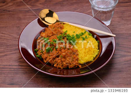 手作りのドライカレー牛豚挽肉とタマネギ・ピーマン（ターメリックライス） 131946193