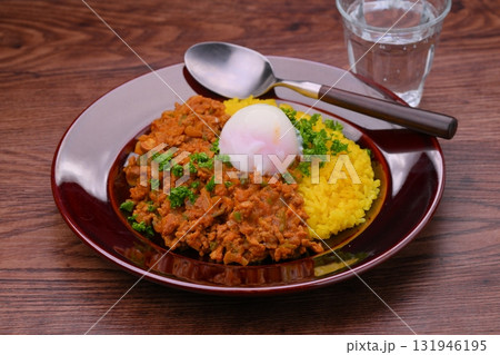手作りのドライカレー牛豚挽肉とタマネギ・ピーマン(ターメリックライス) 手作りのドライカレー牛豚挽肉とタマネギ・ピーマン(ターメリックライス) 131946195