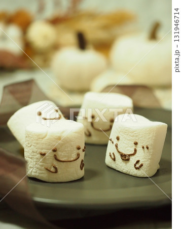 ハロウィンイメージ　おばけのマシュマロ 131946714