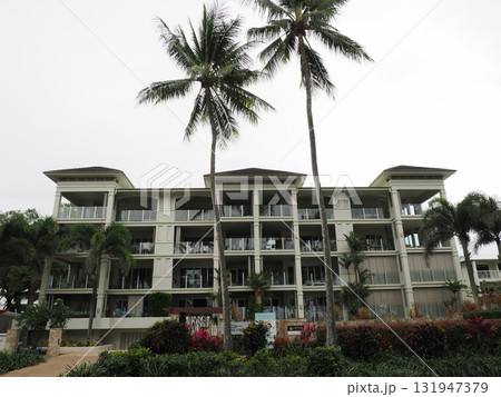 Palm Coveの宿–ヤシに囲まれた白い建築 131947379