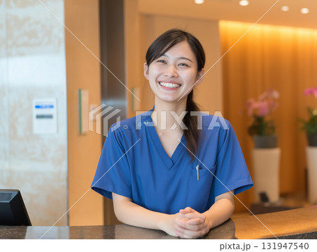 病院の受付で笑顔で対応する医療スタッフ「生成AI」 131947540