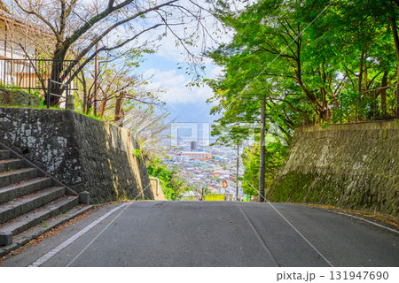 坂道の向こう側に見える街【長野市】 坂道の向こう側に見える街【長野市】 131947690