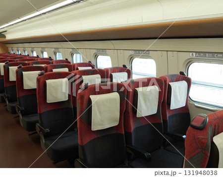 北陸新幹線の車内の座席の風景 北陸新幹線の車内の座席の風景 131948038