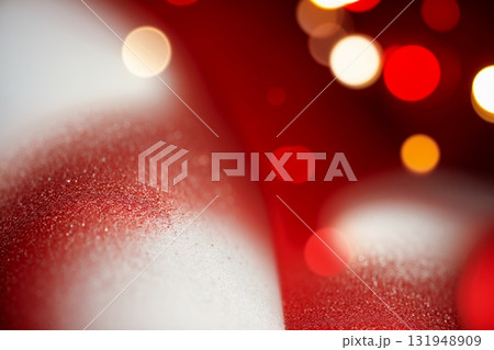 赤い光の粒が輝く華やかなホリデー背景素材 131948909