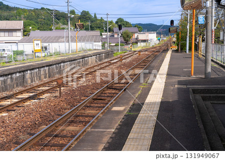 JR津山線　建部駅　秋のホームの風景2　岡山県岡山市北区 131949067