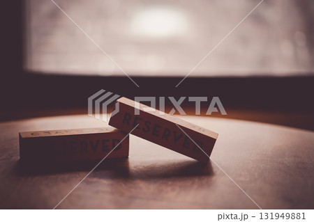 予約(Reserved)が書かれたブロック 予約(Reserved)が書かれたブロック 131949881