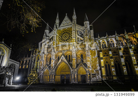ウェストミンスター寺院の夜景（イギリス・ロンドン） 131949899
