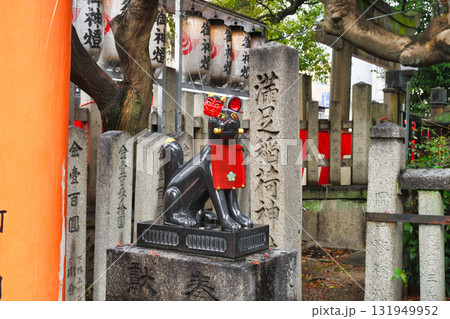 満足稲荷神社の節分祭 鬼の面をつけた狛狐(京都市左京区) 満足稲荷神社の節分祭 鬼の面をつけた狛狐(京都市左京区) 131949952