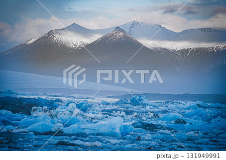 アイスランドの氷河と山脈の絶景 アイスランドの氷河と山脈の絶景 131949991