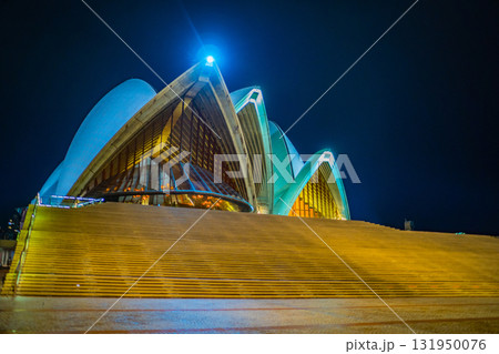 シドニーオペラハウスの正面階段 131950076