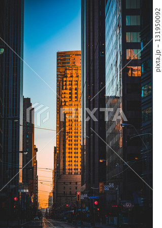 トロントのガラスに映る夕日 トロントのガラスに映る夕日 131950092