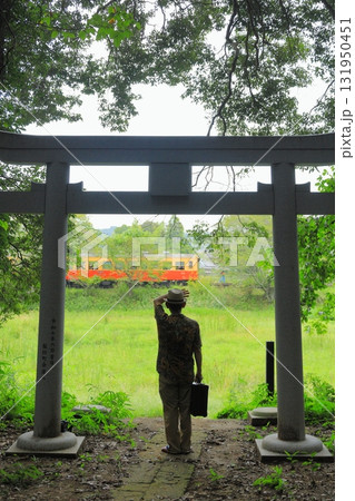 飯給駅の鳥居と小湊鐵道 131950451