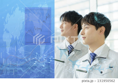 DX デジタルイメージ 未来を見つめる若い男性2人のポートレート DX デジタルイメージ 未来を見つめる若い男性2人のポートレート 131950562