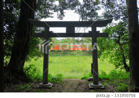 小湊鐵道「飯給駅と神社の鳥居」 131950708