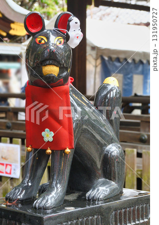 満足稲荷神社の節分祭　面をつけた狛狐（京都市左京区） 131950727