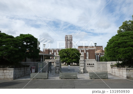 京都大学の正門 京都大学の正門 131950930