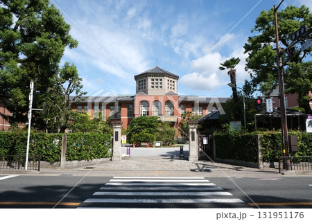 同志社女子大学の正門 同志社女子大学の正門 131951176