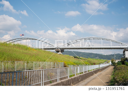 遊歩道を跨ぐ水管橋・水道橋 遊歩道を跨ぐ水管橋・水道橋 131951761