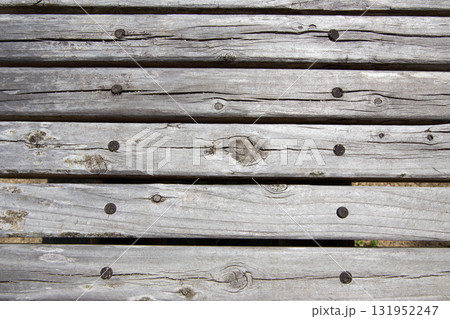 古びたウッドデッキ 131952247