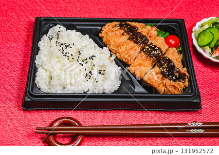 味噌カツ弁当　 131952572