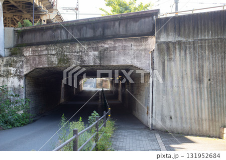 人影のないトンネルの入り口 人影のないトンネルの入り口 131952684