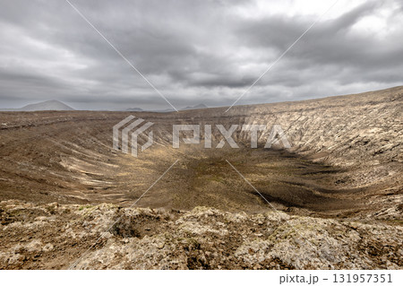 caldera blanca volcano crater lanzarote caldera blanca volcano crater lanzarote 131957351