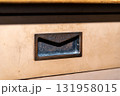 古いテーブルの引き出しの取っ手 131958015
