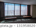 日の差す大きな窓 131958020