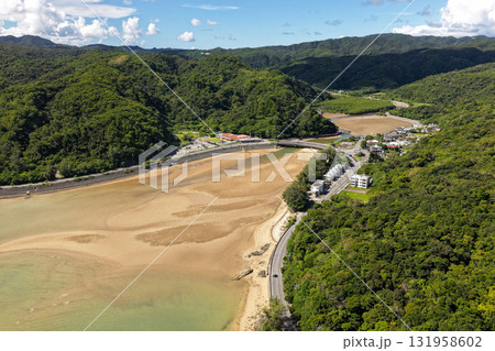 沖縄県名護市安部付近の大浦湾を空撮した美しい海の風景 131958602