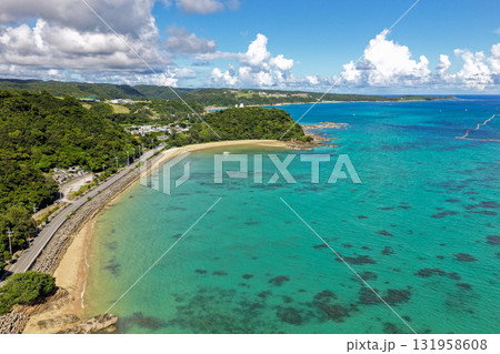 沖縄県名護市安部付近の大浦湾を空撮した美しい海の風景 131958608
