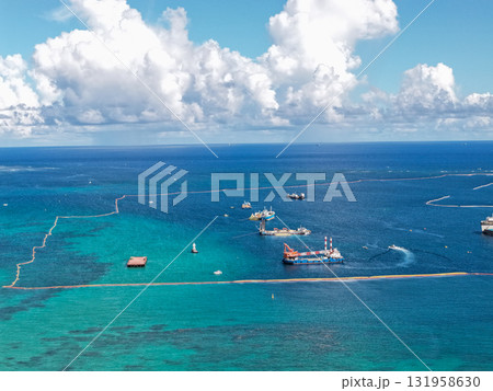 沖縄県大浦湾と遠景の辺野古埋め立て地を空撮した風景 131958630