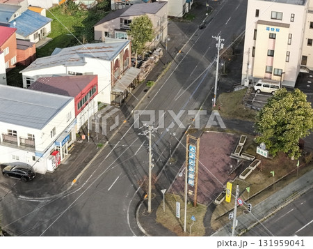 北海道豊富町の豊富温泉街を俯瞰で撮影した落ち着いた雰囲気の温泉地の空撮風景 北海道豊富町の豊富温泉街を俯瞰で撮影した落ち着いた雰囲気の温泉地の空撮風景 131959041