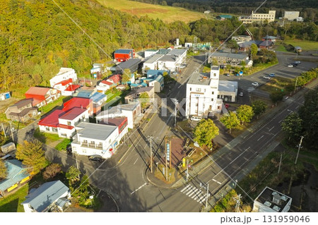 北海道豊富町の豊富温泉街を俯瞰で撮影した落ち着いた雰囲気の温泉地の空撮風景 北海道豊富町の豊富温泉街を俯瞰で撮影した落ち着いた雰囲気の温泉地の空撮風景 131959046