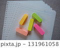 ルーズリーフと付箋 131961058