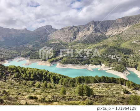 Experience the stunning beauty of a mountain lake with emerald waters surrounded by pristine nature 131964129