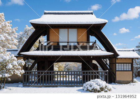 渉成園の傍花閣　雪景色 131964952