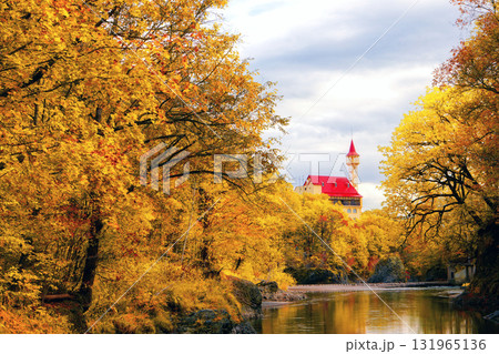 紅葉のある風景 131965136