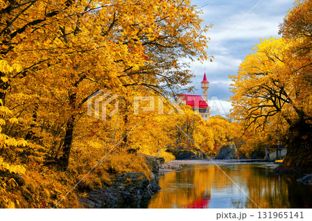紅葉のある風景 131965141